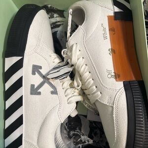 Off-White Men's White, Black, Gray Striped Sneakers Low Vulc